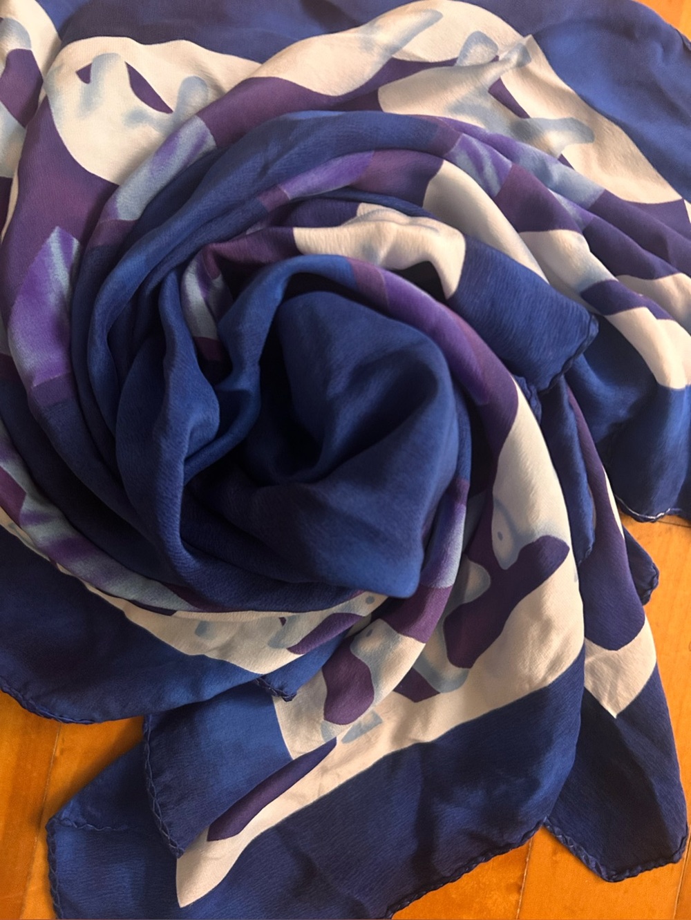 Silk scarf - Picture 9 of 10